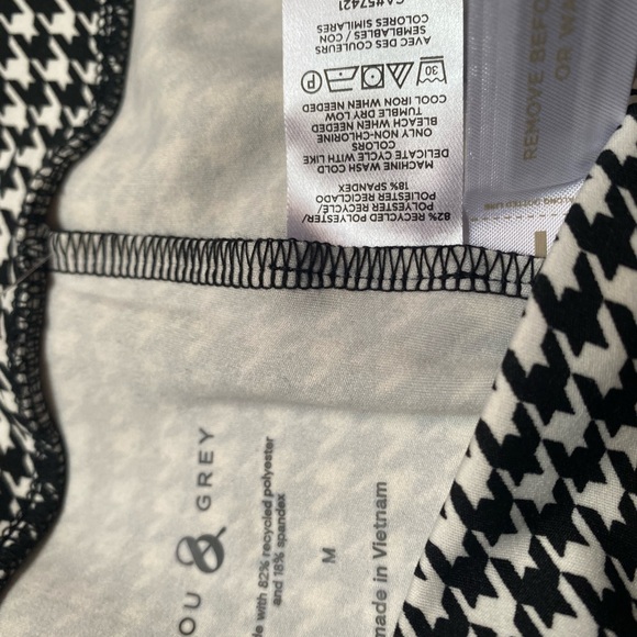 New with tags Lou & Grey stretch pants - Picture 5 of 7